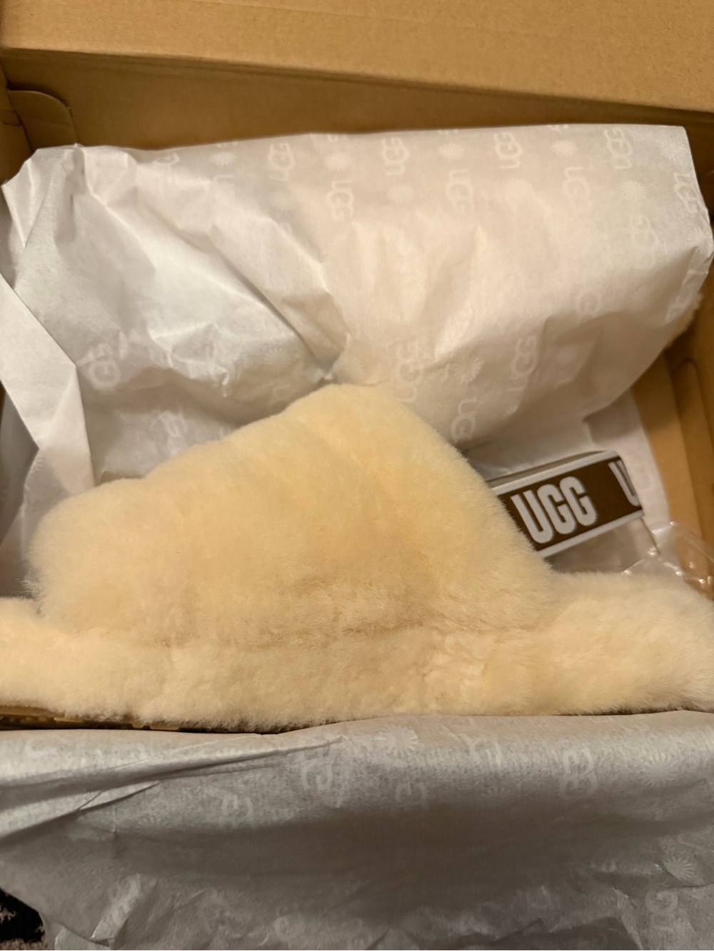 UGG Yeah slide size 9 NWT